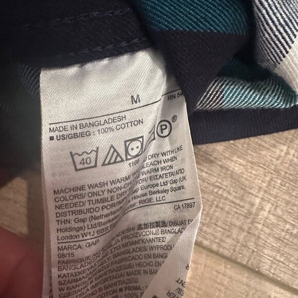 GAP MENS SIZE MEDIUM RED GREEN BLUE BUTTON UP FLANNEL SHIRT - Picture 6 of 7